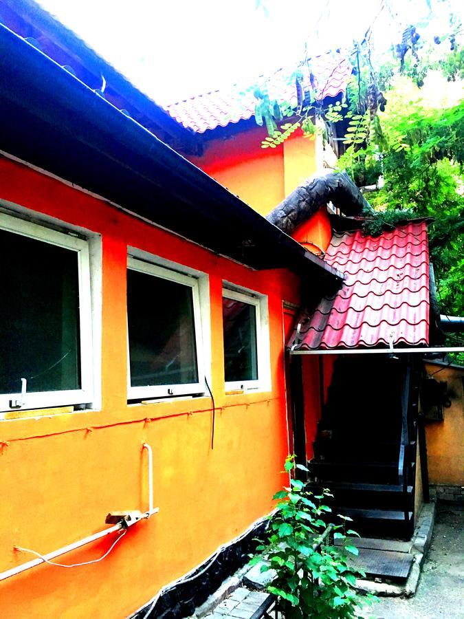 Apelsin Hostel الماتي المظهر الخارجي الصورة