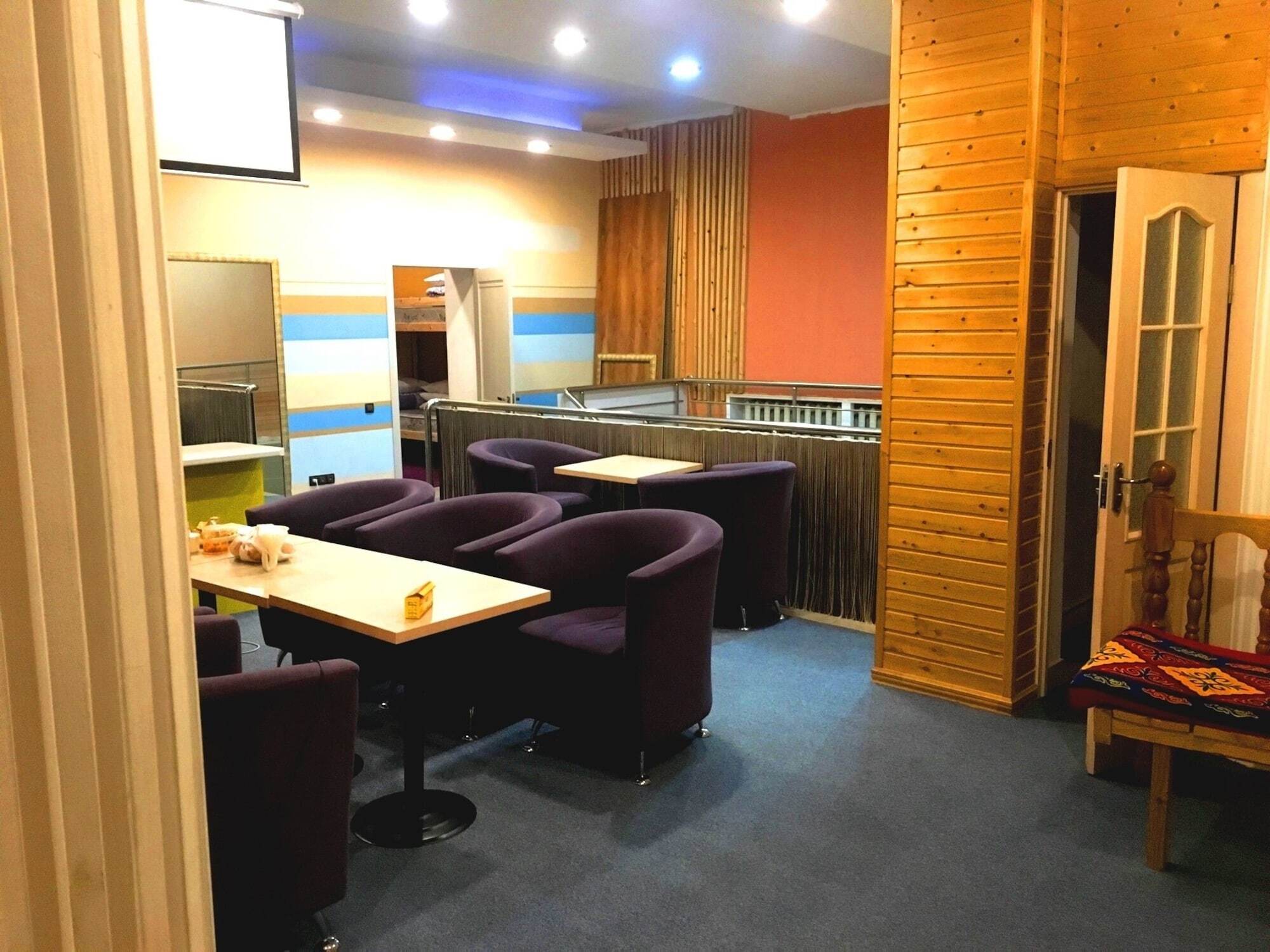 Apelsin Hostel الماتي المظهر الخارجي الصورة